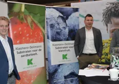 Klasmann-Deilmann takes steps in soft fruit with new substrates that are being tested extensively. On the photo: Rens Louwers, Fons van Nierop and Bart Claessens.